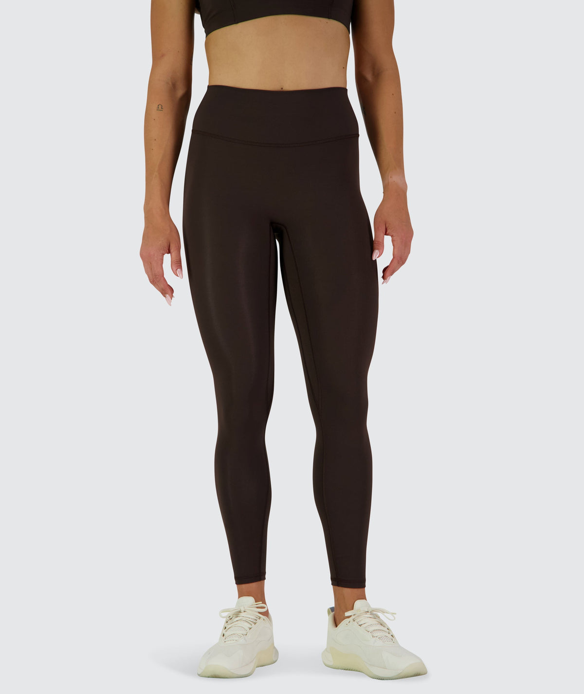 EveryForm Tights, Model 176 cm / size S #color_moody-espresso