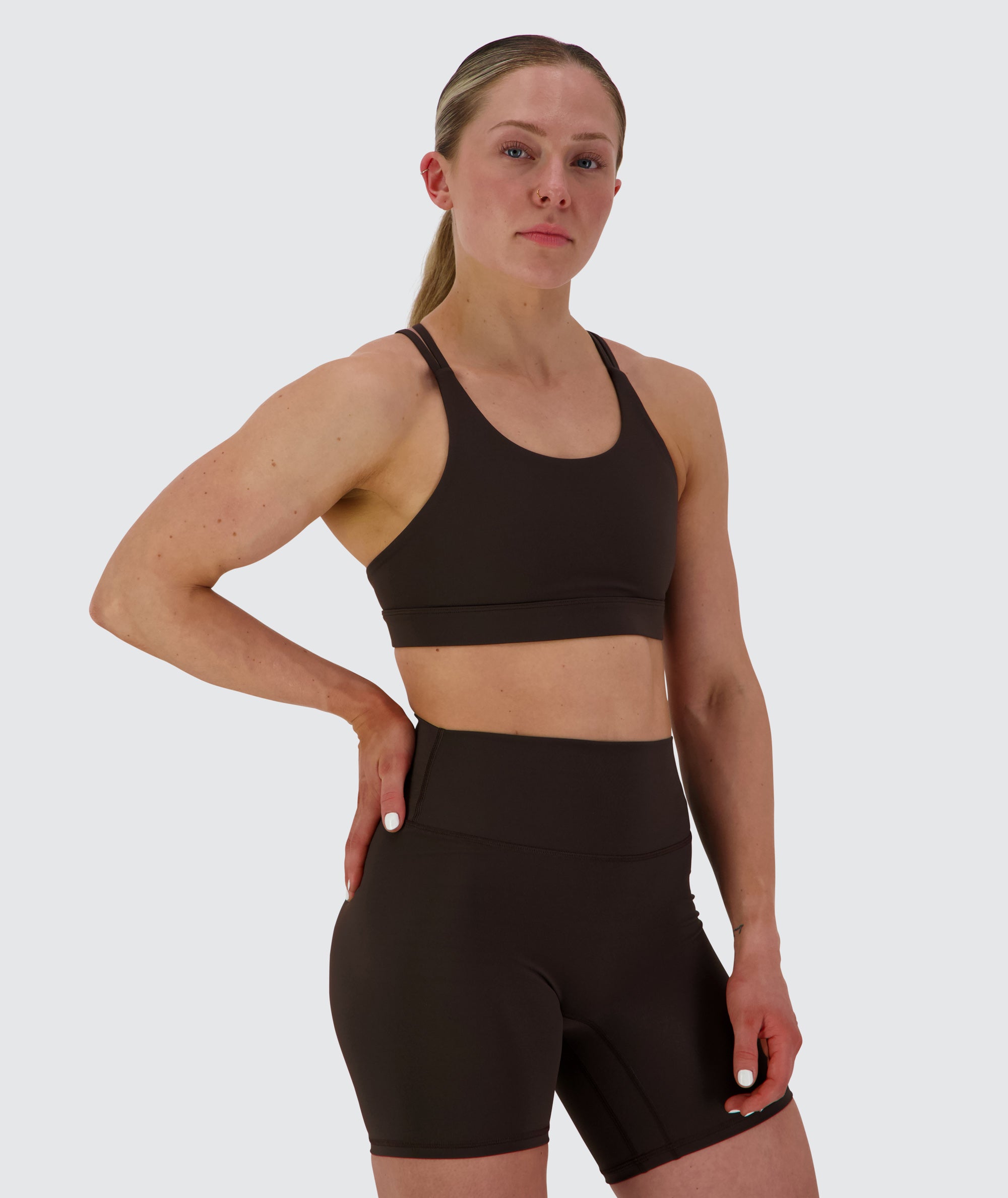 EveryForm Strappy Sports Bra, Model 166 cm / size S #color_moody-espresso