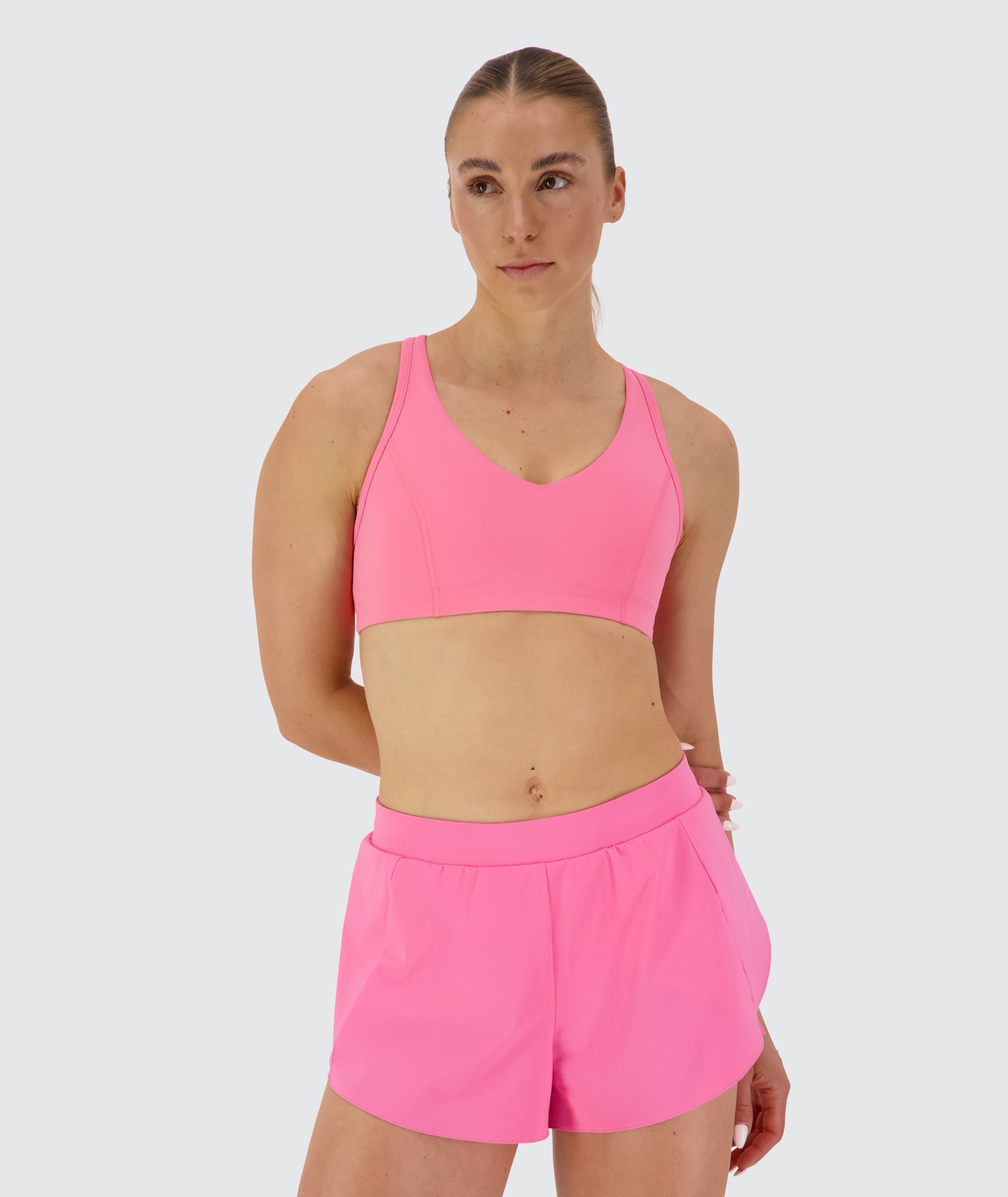 EveryForm V-Neck Sports Bra, Model 176 cm / size S #color_candy-pink
