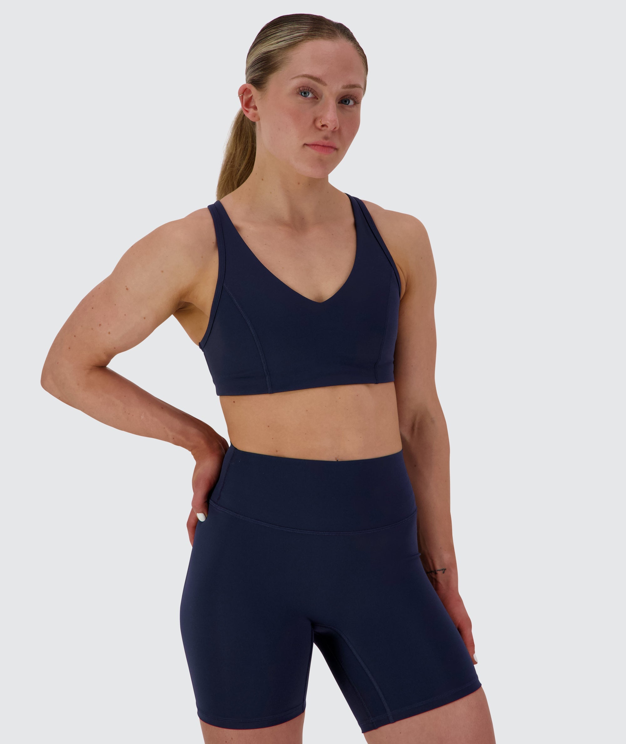 EveryForm V-Neck Sports Bra, Model 166 cm / size S #color_dark-navy