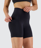 Women's Everyday Pocket Shorts Black, Model 176 cm / size S#color_black