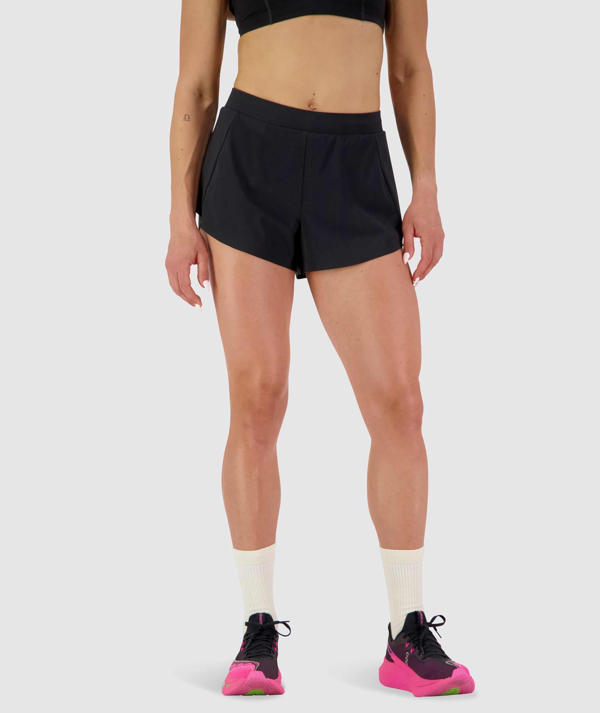 Women's Hybrid Elite Shorts, Model 176 cm / size S #color_black